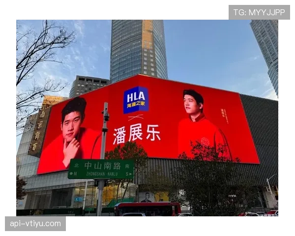 潘展乐家的冰箱里只放蛋白粉和冰块 潘展乐家的冰箱里只放蛋白粉和冰块